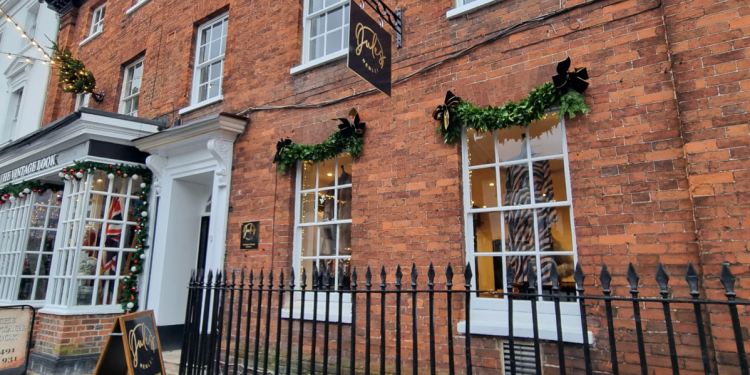 Front of Jules Boutique on Hart Street